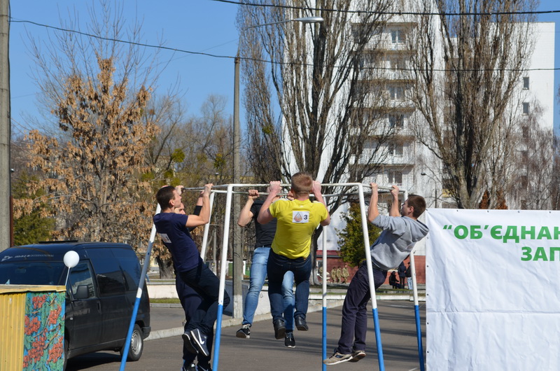 Синхронні підтягування серед студентів